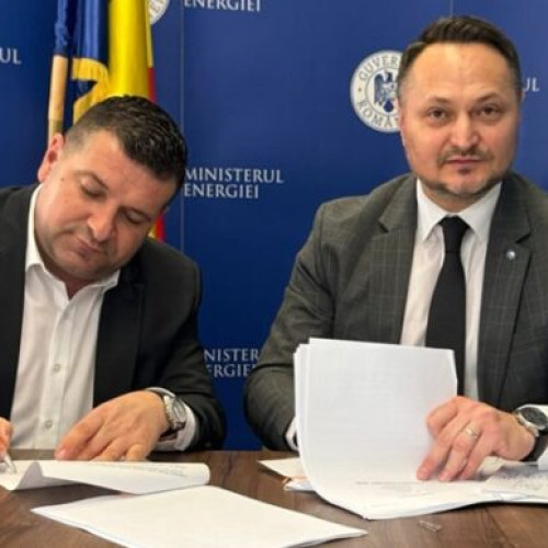 Ionuț Ivan semnează contractul de finanțare pentru un parc fotovoltaic în Olt