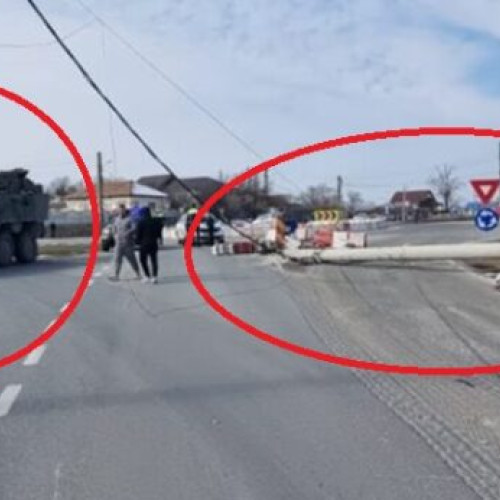 Un transportor blindat aparținând NATO s-a izbit de un stâlp din beton în Olt/ FOTO