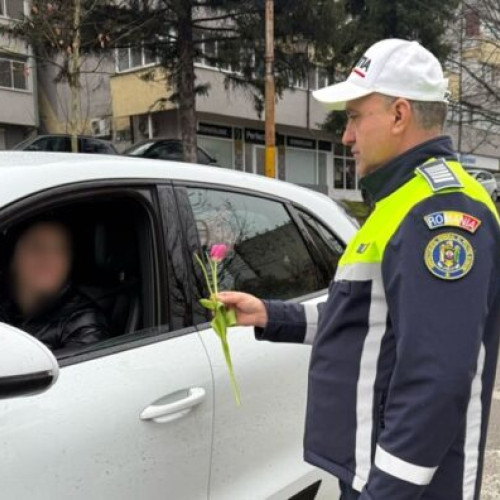Politia Olt a surprins soferitele cu flori de 1 Martie