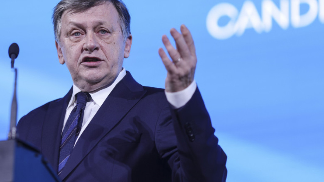 Crin Antonescu nu se retrage din cursa pentru președinție