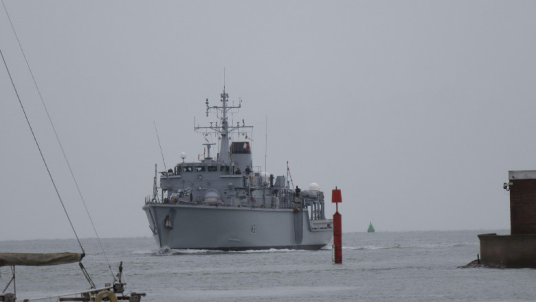 Marina britanică monitorizează nave rusești în Canalul Mânecii