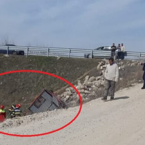 Accident rutier în Olt: un bărbat rănit după răsturnarea unei autoutilitare