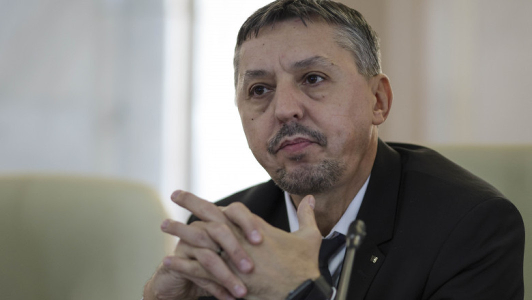 Campanie de educație pentru combaterea informațiilor false în rândul tinerilor și seniorilor români