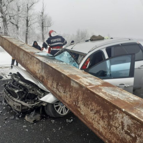 Căzut limitator de înălțime peste mașină în Dăneasa