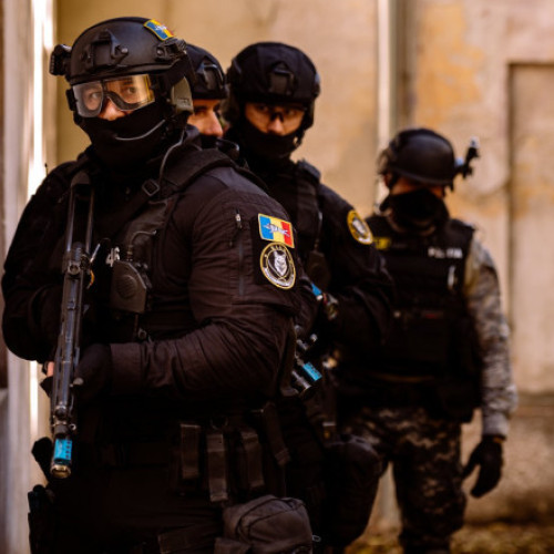 34 de percheziţii în Bucureşti şi în judeţele Constanţa, Tulcea, Prahova şi Buzău într-un dosar de proxenetism
