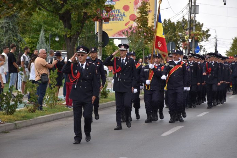 Pompierii sărbătoriți în Olt: ceremonii, premii și avansări