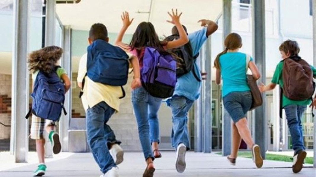 Carduri educaţionale de 500 de lei pentru anul şcolar 2025-2026. Data limită până la care se depun cererile