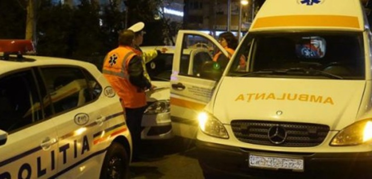 Nouă persoane rănite după ce un autoturism a intrat în terasa unui bar din Piatra-Olt