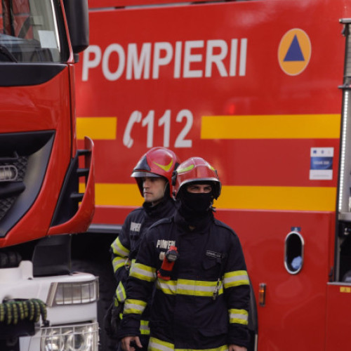 Incendiu la o anexă a bisericii din Dudeștii Noi cu 35 de copii evacuați