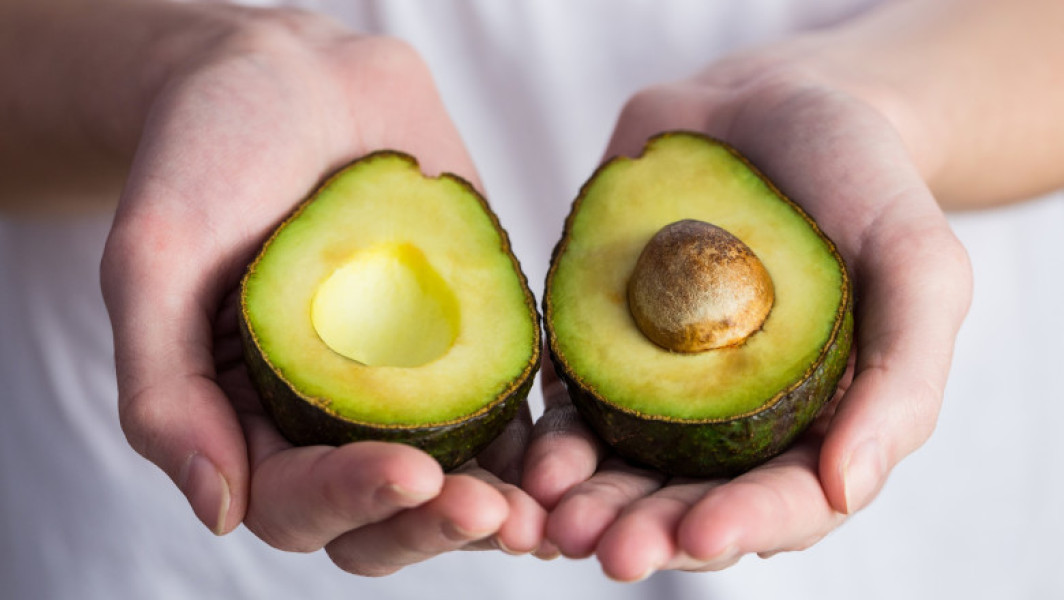 Românii din sate rareori consumă avocado, deși ministrul recomandă produsele locale
