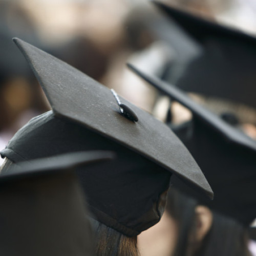 Studenții șefi de promoție de la USV Iași primesc burse anuale de 1.000 de euro