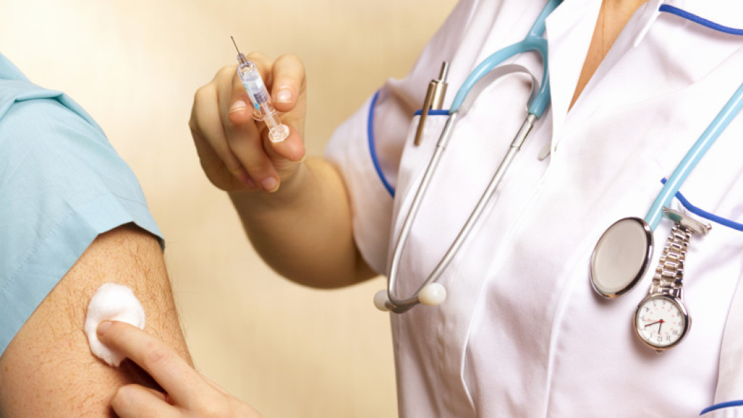 Vaccinul antigripal trivalent, disponibil în farmacii pentru sezonul rece