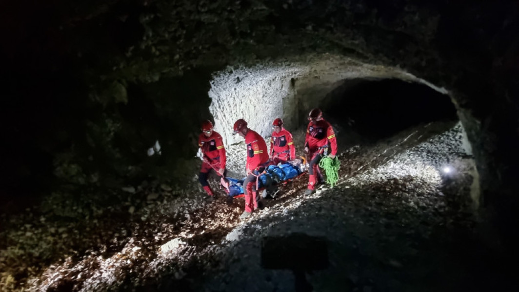O persoană a murit pe munte, iar 14 au fost salvate în 24 de ore