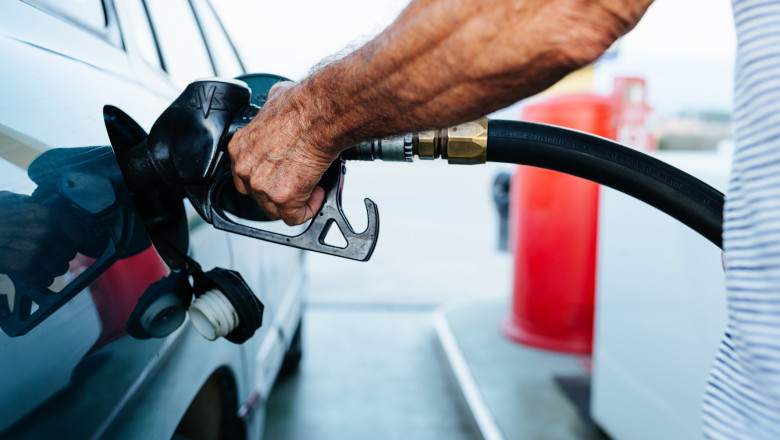 Prețul benzinei și motorinei crește în România, deși țițeiul scade la nivel global