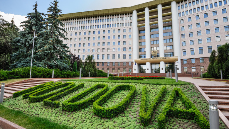 Peste jumătate dintre români văd pozitiv alegerile parlamentare din Republica Moldova