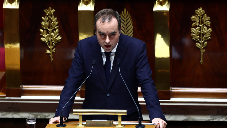 Prim-ministrul francez propune amânarea creșterii vârstei de pensionare până în 2027