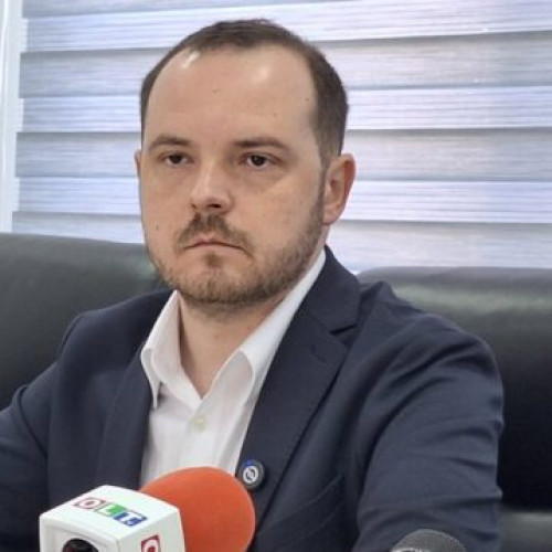 Ministrul sănătății avertizează personalul ATI să nu poarte bijuterii și unghii false